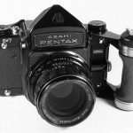 Pentax 6x7 Mittelformatkamera (Foto Wikipedia)